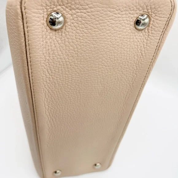 Louis Vuitton French Rose Capucines MM - Picture 10 of 17